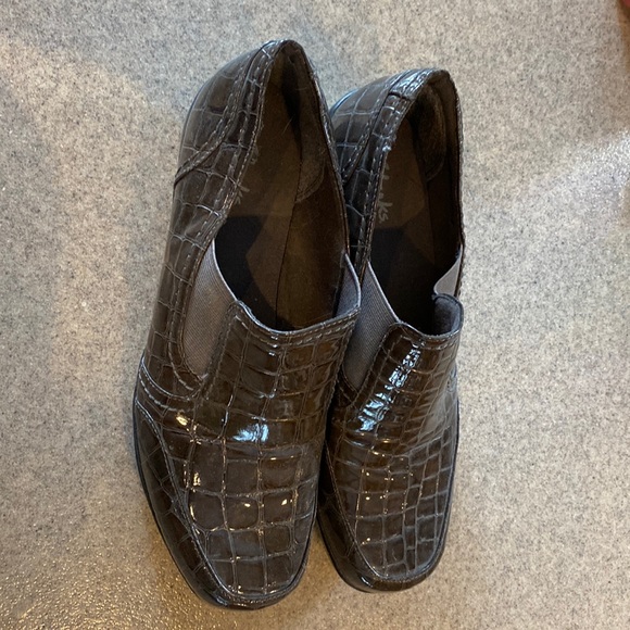 NWOB Clarks bendables loafers in gun metal grey/brown - Picture 2 of 7